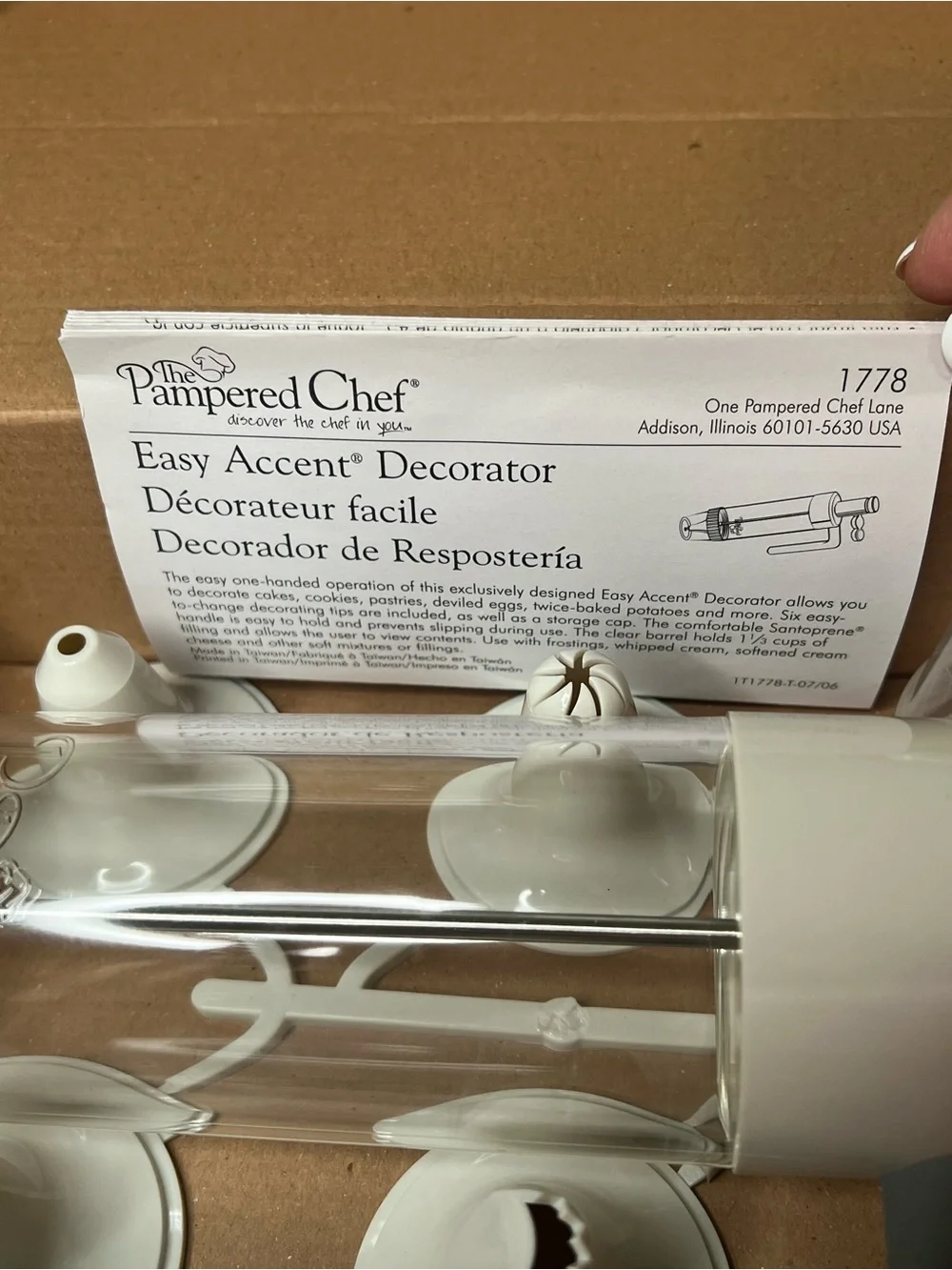 The Pampered Chef Easy Accent Decorator Boxed in Brown